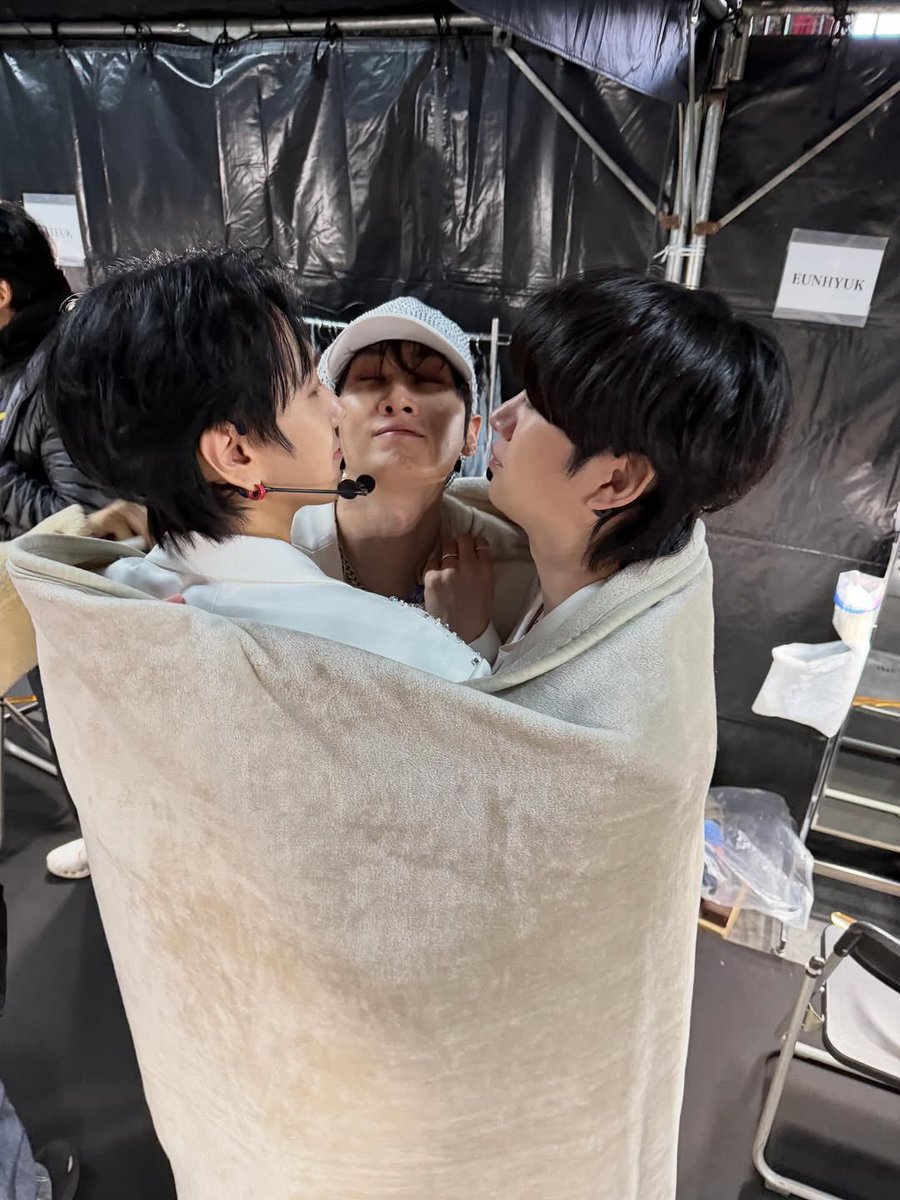 hlhlmilk_elf's tweet photo. 260322 be4eunhyuk IG Update

너무 추웠던 사이타마🥶 그래도 엘프 덕에 따뜻했엉💙

#슈퍼주니어 #SUPERJUNIOR 
#예성 #イェソン #YESUNG @shfly3424 https://t.co/Hw8vv8AcdD