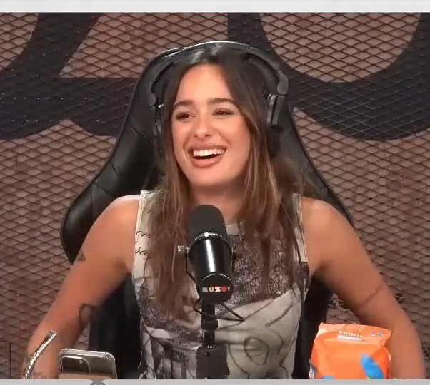 paulinanxluzu's tweet photo. adivinen quién entro al estudio 🫠✨ https://t.co/k3nDs5Blxq