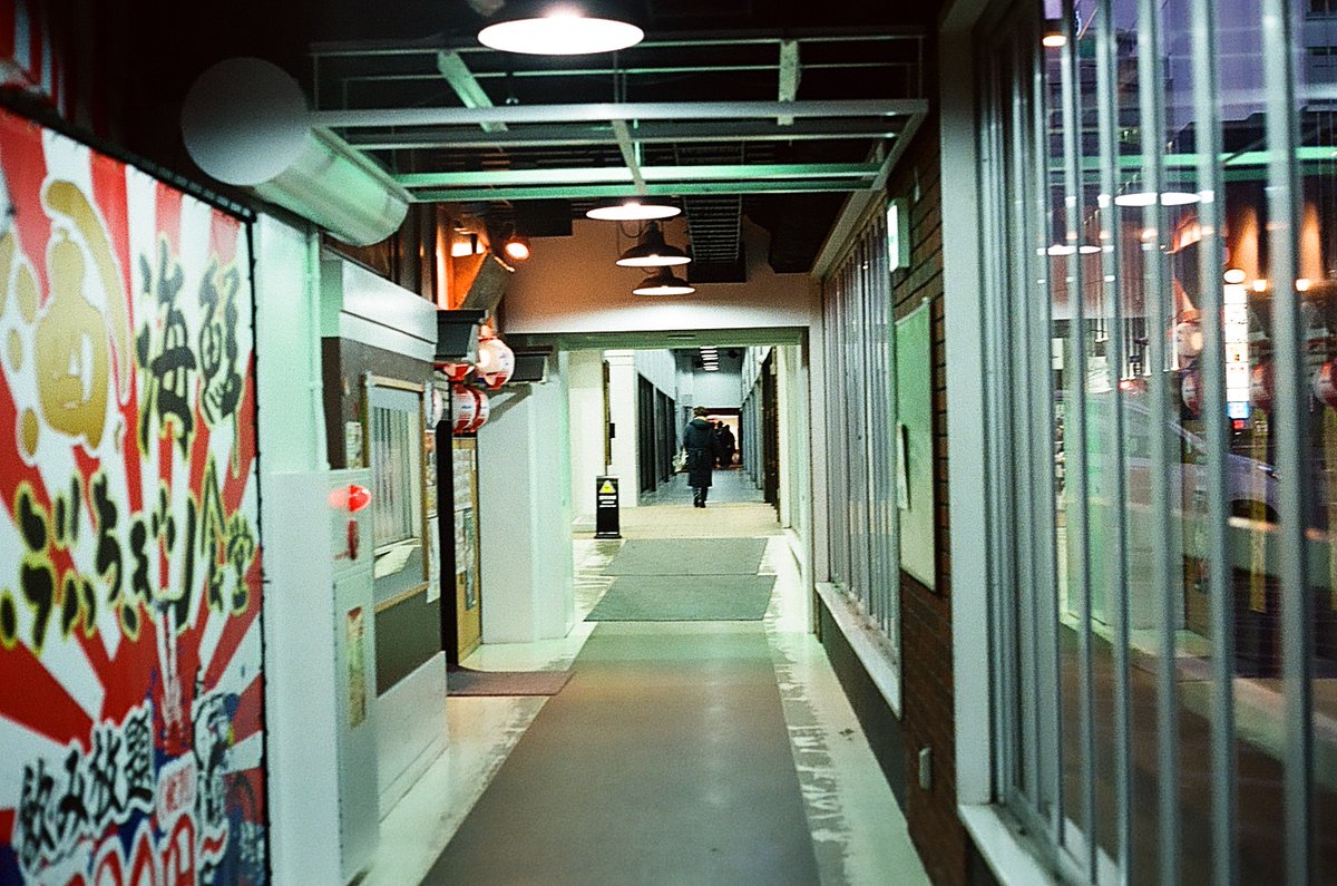 chaofan208's tweet photo. JR札幌駅西口にあったサツエキBridgeの通路 #filmphotography #streetphotography  #kodakultramax400 #サツエキbridge https://t.co/KaaWTnwxmb