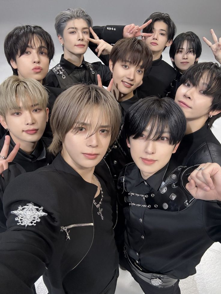 eeve on fire 🩷 tweet media