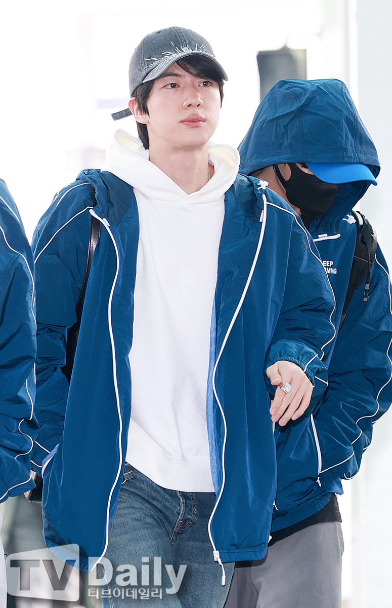 📸 PHOTOS] All #BTS members arrived at ICN airport to departing