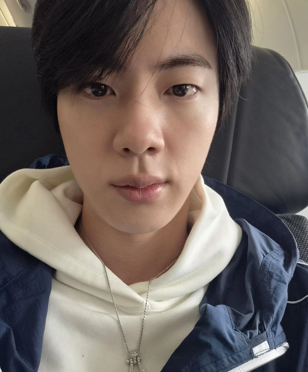 ✮ seeing bts tweet media