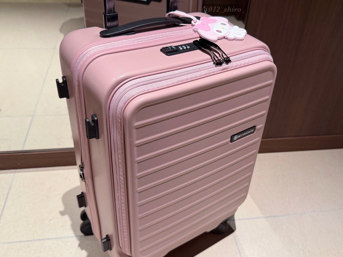 012_shiro's tweet photo. 心配性なので旅行や出張行くたびに簡易的な防災セットを持ち歩いている……
全部ダイソー、合計1,100円で完成。旅先でも何が起こるか分からないからね！備えて損なし。 https://t.co/HFIx7luqzM