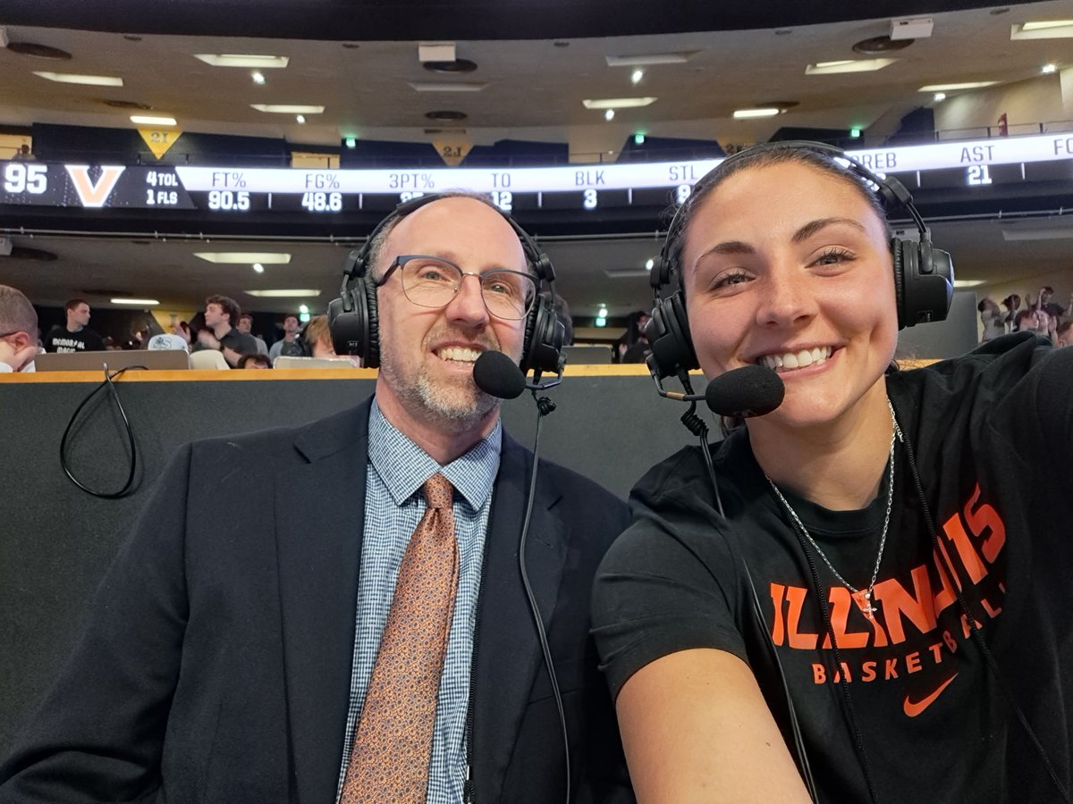 IN NASHVILLE: Courtsiders in the arena; #Illini pregame radio coverage underway. Latest from <a href="/JoeVozzelli/">Joe Vozzelli Jr.</a> with <a href="/IlliniWBB/">Illinois Women's Basketball</a>:

news-gazette.com/news/local/ins…