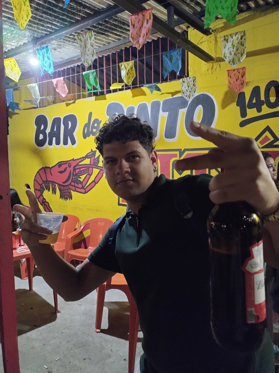 raphaelbalkk's tweet image. ngm sabia mas eu estava em completa dor e sofrimento esse dia e o bar do pinto de salvou