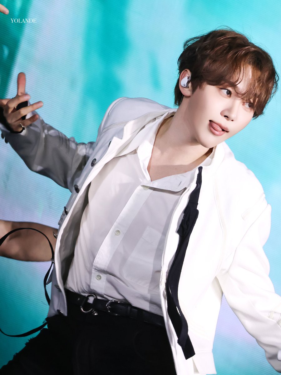 autumn 🍂 𝘩𝘸𝘢𝘪𝘵𝘪𝘯𝘨 𝘧𝘰𝘳 🕑PM + V8 tweet media