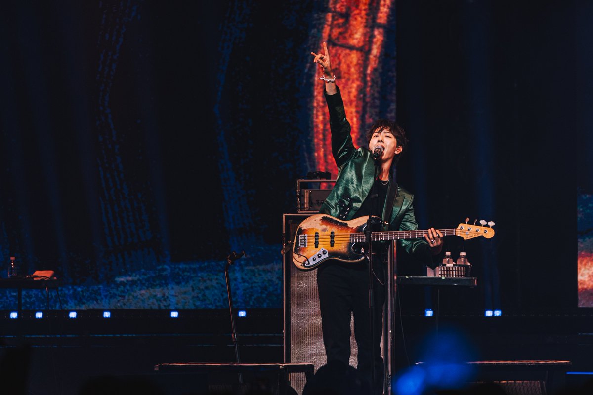 StarArena_'s tweet photo. 📷 Check out the official photos and relive the moments from <2026 CNBLUE LIVE WORLD TOUR ‘3LOGY’ in Singapore> 

🔗 https://t.co/P3RVPTLdyG

Photo credits: @ckstarsg 

#CNBLUE #CNBLUEinSG #씨엔블루 #3LOGYINSINGAPORE https://t.co/eAbj7kphWH