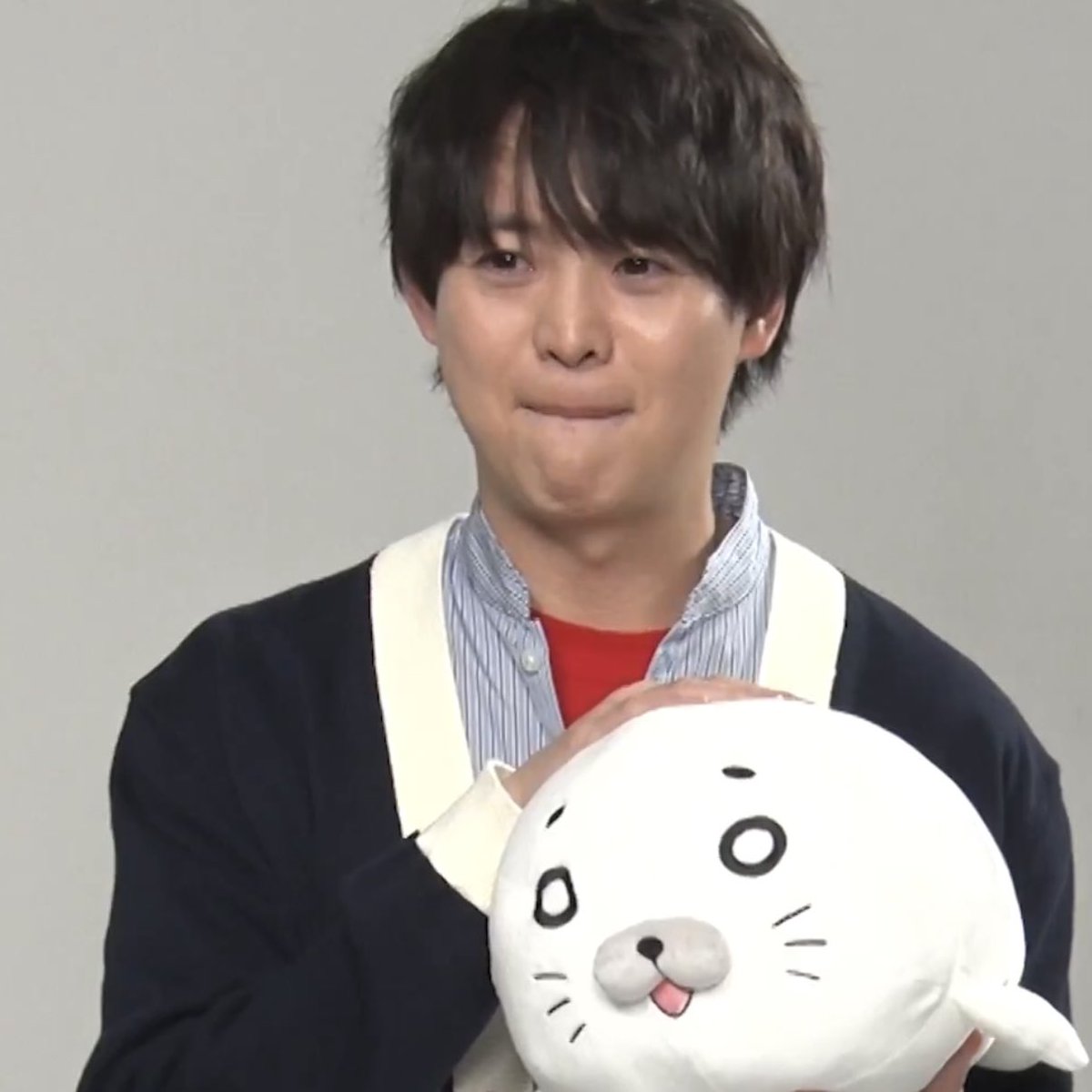 表情はあざとかわいいけど、右手はけしからんᯓ₃