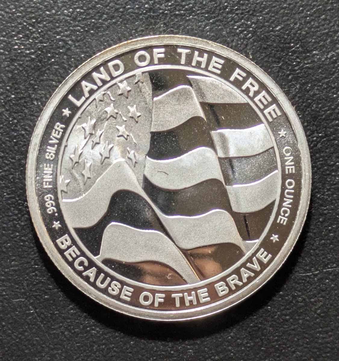 TruthHawaii369's tweet photo. Just finished up this cool silver coin ring project for our silver stacker community friend and US Army vet @JustAVet4 

Mahalo brother for letting me make one of these for you and thank you for our service! 
1/5
#Silver 
#SilverSqueeze (into a ring 😀)
#SilverCoinRing https://t.co/1npxNiAsHh