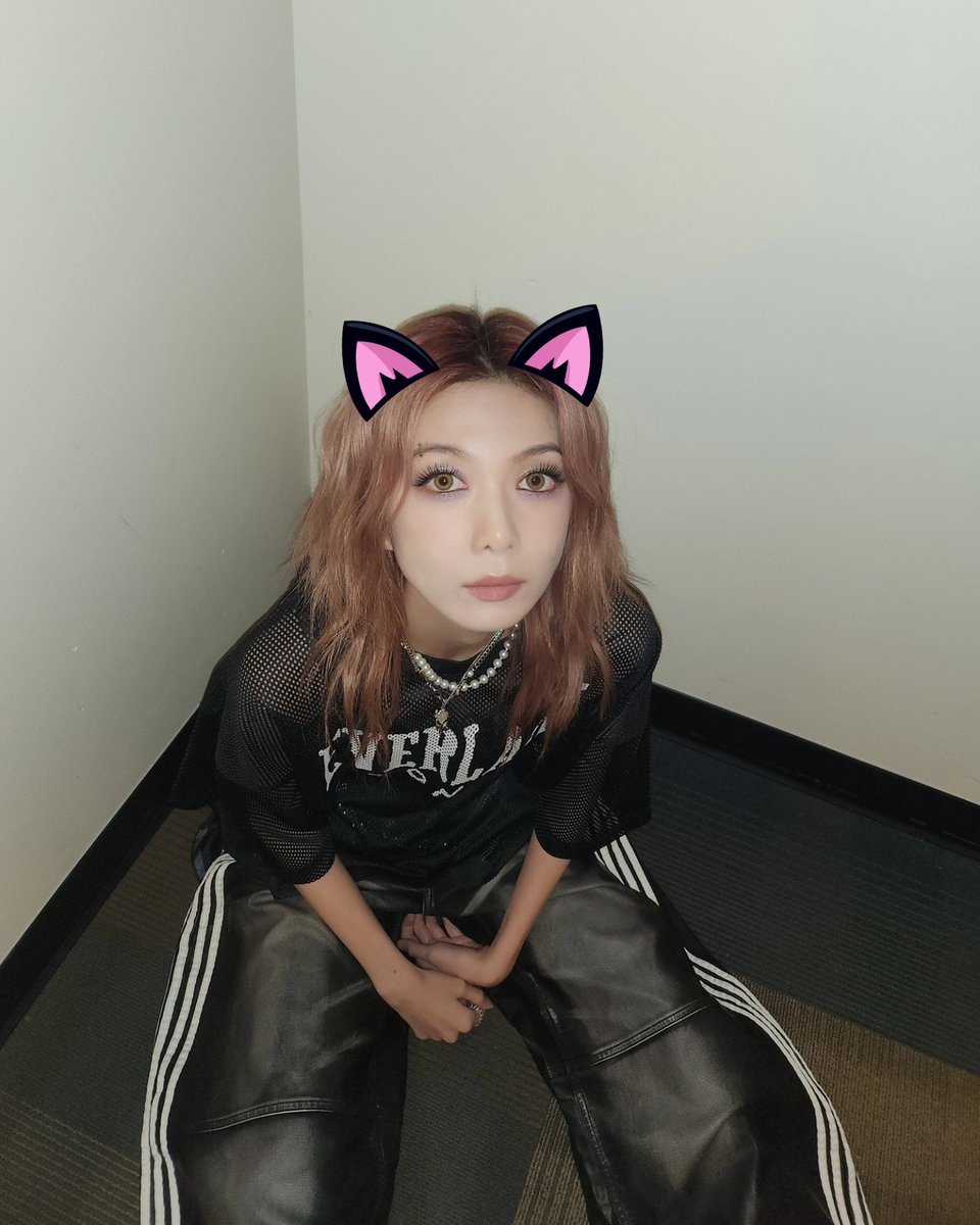 ◜◡◝ tweet media