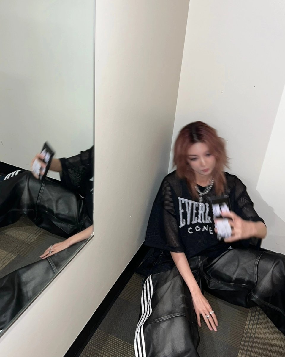 ◜◡◝ tweet media