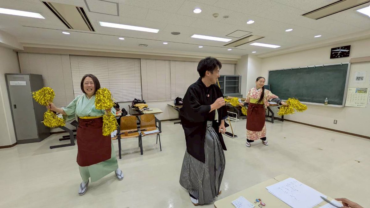 __Unit_monaka__'s tweet photo. 先日は衣装を着てからの稽古☘️
衣装を身につけての稽古は、一気にお芝居感が出て気持ちも引き締まります✨️

気づけば残り1週間!?😳
出来る精一杯を…!!!
そして当日は雨が降りませんように…!!🙏✨️ https://t.co/kznE91499n