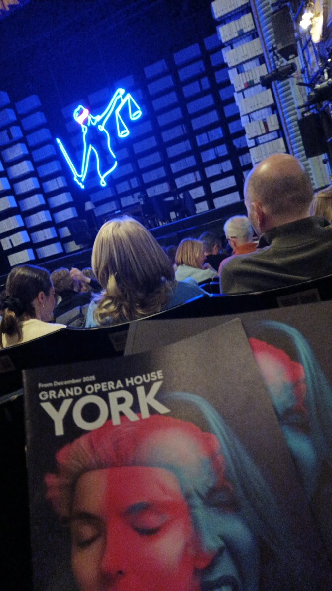 liz 🧡 tweet media