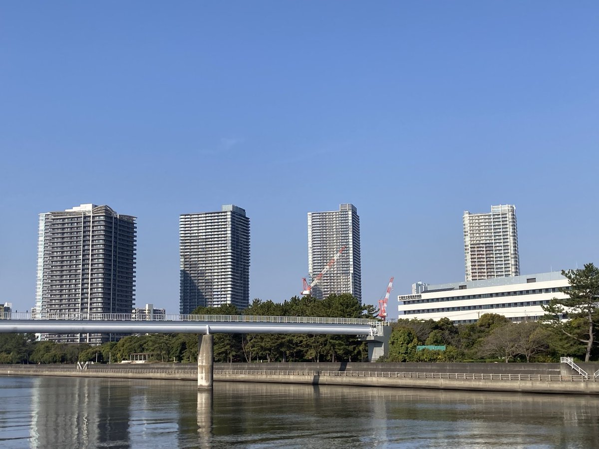 woody_makuhari's tweet photo. 今朝は久しぶりにベイパーク周辺を散歩してきました。小学校の開校、市民病院の開院も間もなく。。早く春になれば良いですね！

また、一日でも早く平和な世の中がおとずれることを願います。

#幕張ベイパーク #baypark #三井不動産 #三菱地所 #海浜幕張 #タワーマンション #千葉市 https://t.co/fNT8cOZidu