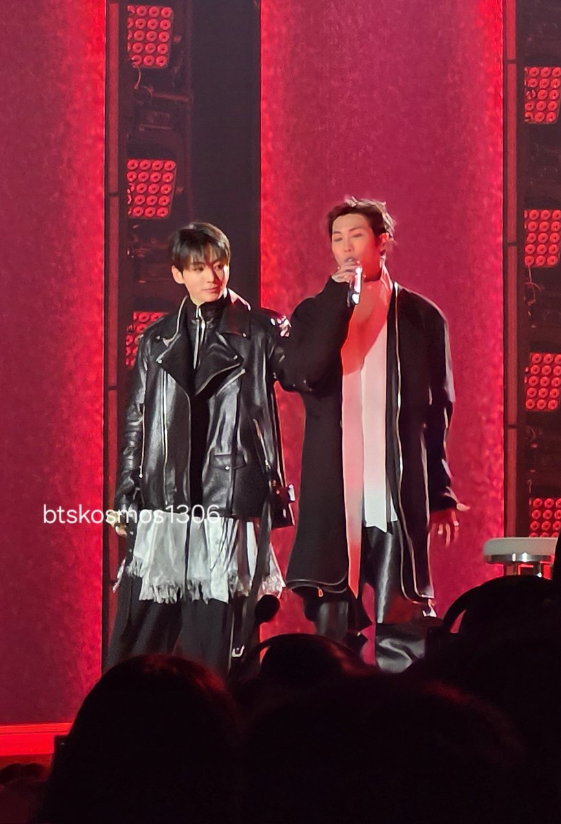 jungkookie and his namjoon hyung 🥹 full attention, eye contact and the tiny pat on the shoulder 😆
#BTSLive