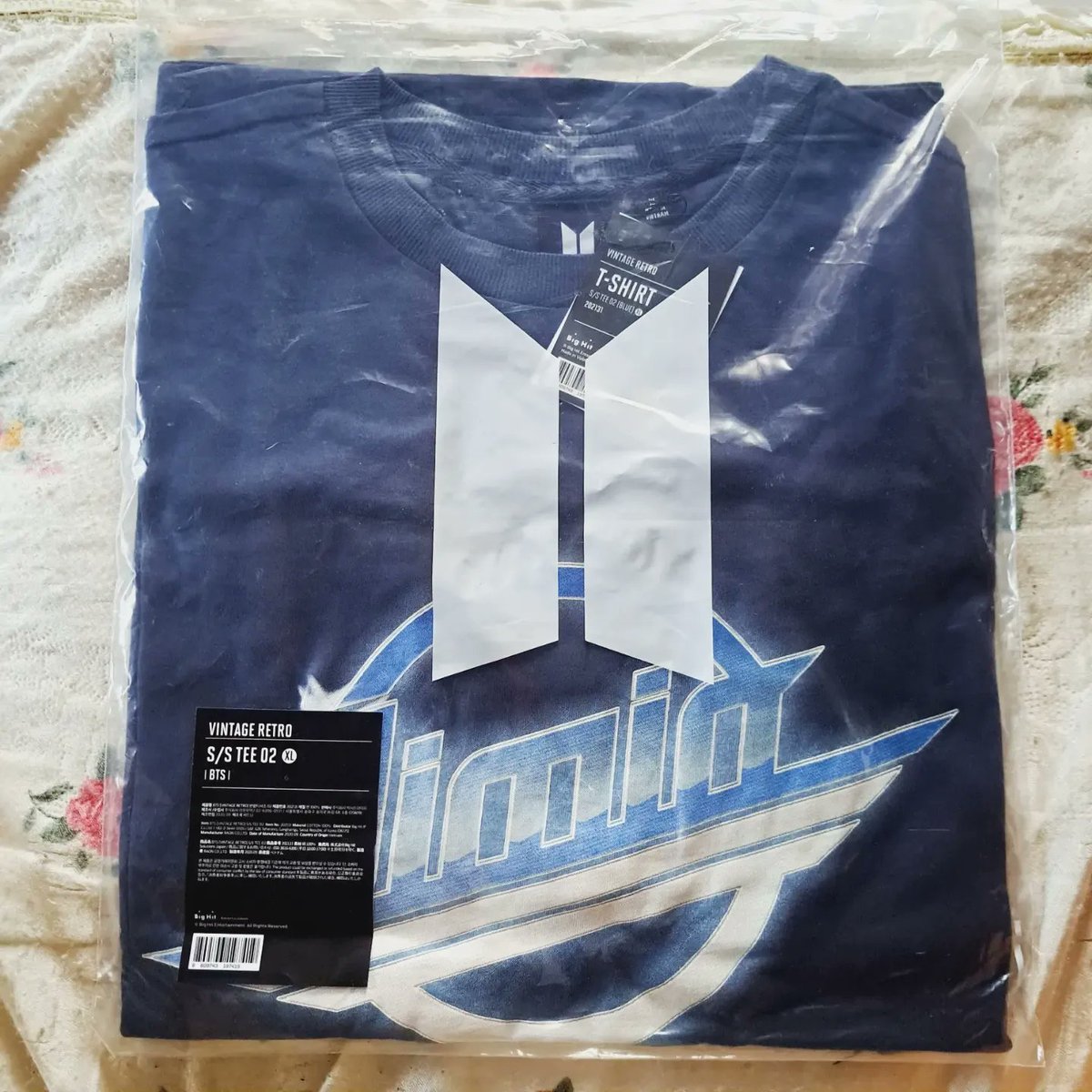 labs_sale's tweet photo. [ wts lfb 🇵🇭 bts ph ONHAND SALE ]

💜 Official Jimin Retro Vintage Shirt Pop-up PTD s/s t-shirt + reversible pillow plush
XL size, 1 stock only

Php 2,350

💳 accepts installment/long dop
450 DP to reserve w/in 24 hours,
500 every end of the month

📩 dm to order https://t.co/RYeeKo7UMi