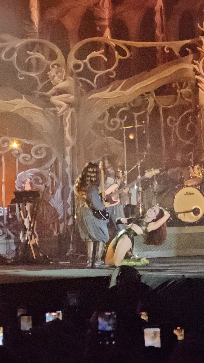 Galetinho Chicken Little tweet media