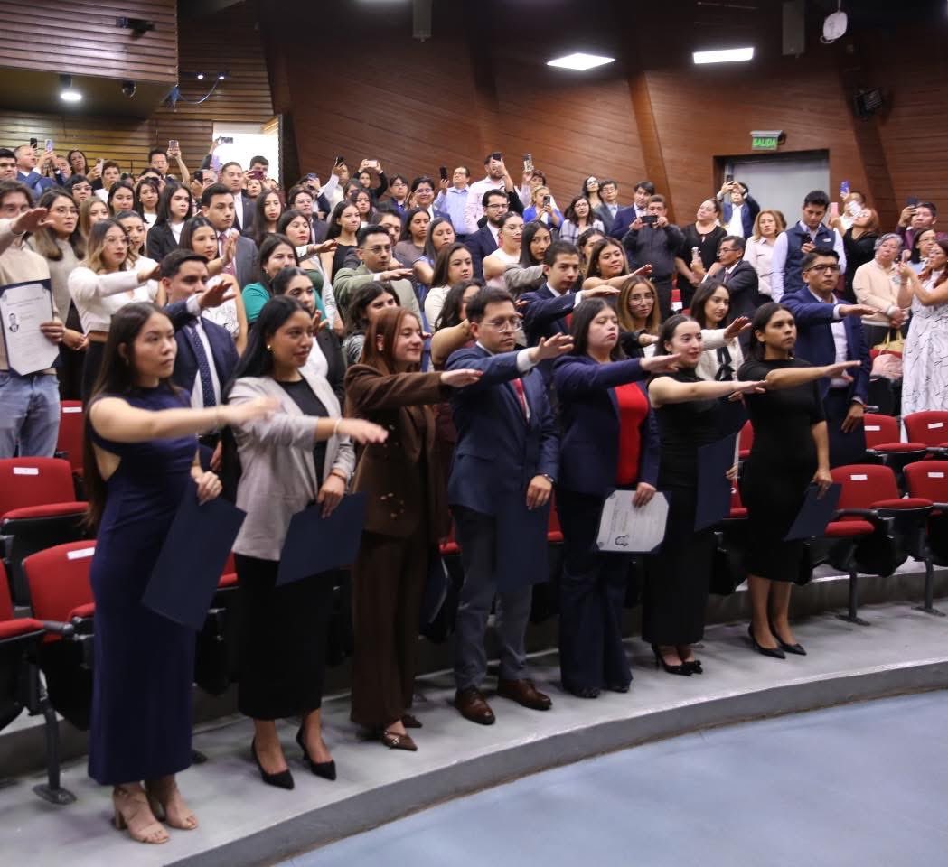 DerechoUNAMmx's tweet image. 👏 Felicitamos a nuestras compañeras y compañeros que hoy tomaron protesta como Licenciadas y Licenciados en Derecho tras culminar el Diplomado en Derecho Empresarial. 📚

#Diplomado
#OrgulloDerecho 
#DerechoEmpresarial