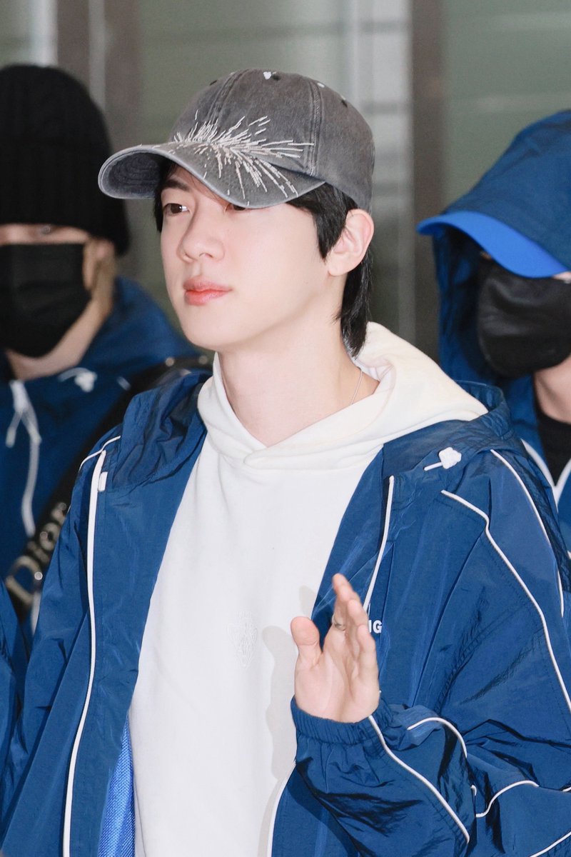 A LITTLE BRAVER 🐬 tweet media