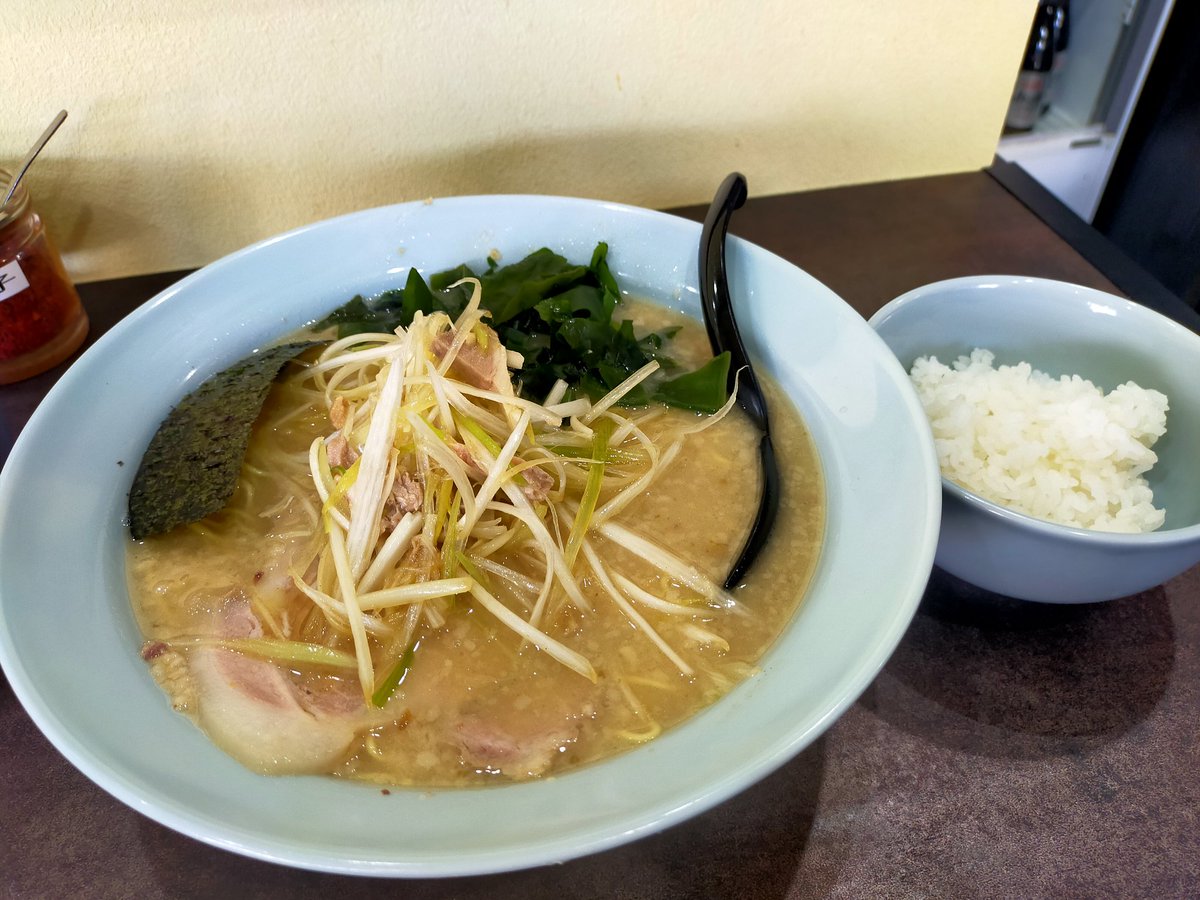MashiTakeya's tweet photo. ラーメンショップそしじ
宀
神
主
朝ラー650
ネギ150
小ライス100
あっさり寄りに感じました
朝の美味しい選択肢が増えて嬉しい
#ラーショ
#朝ラーメン https://t.co/bblGN0dtSh