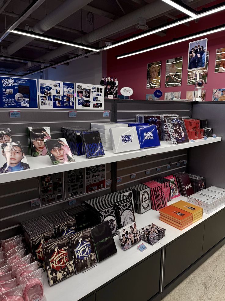 The Blue Bombshell VS 💙🖤 tweet media