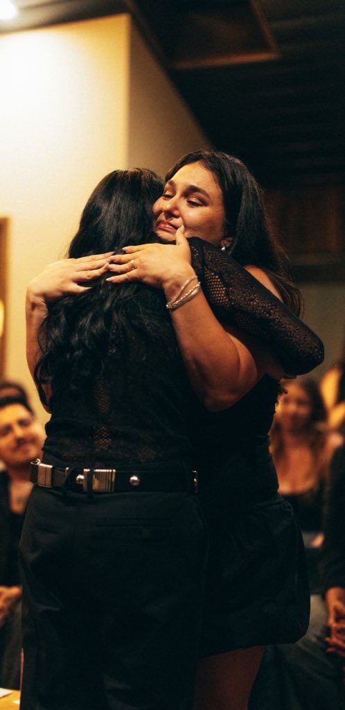 larissa 🌙 tweet media