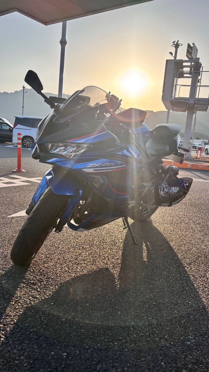 tamuchin1027's tweet photo. 新しくバイク納車したんで更新！
名前：たむちん
性別：男
年齢：23
住み：大阪
愛車：ZX-4R SE 
#バイク乗りとして自己紹介
#バイク乗りと繋がりたい
#バイク好きと繋がりたい https://t.co/S3W4ACXGiX