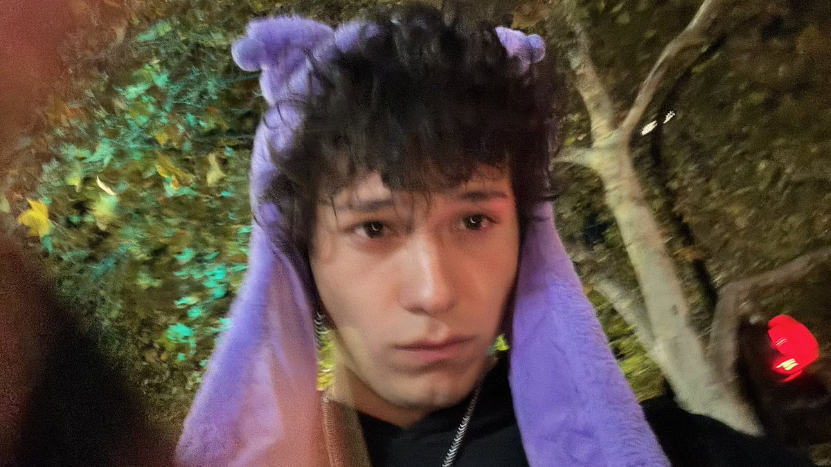 grapeeboii's tweet photo. just left a show in prague #kuromi #esdeekid #stgo #chile #mlm https://t.co/6cIr116qvw
