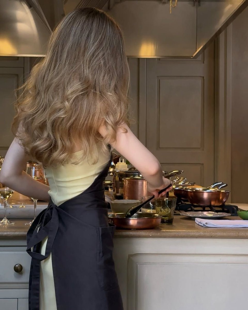 Barefoot Pregnant tweet media