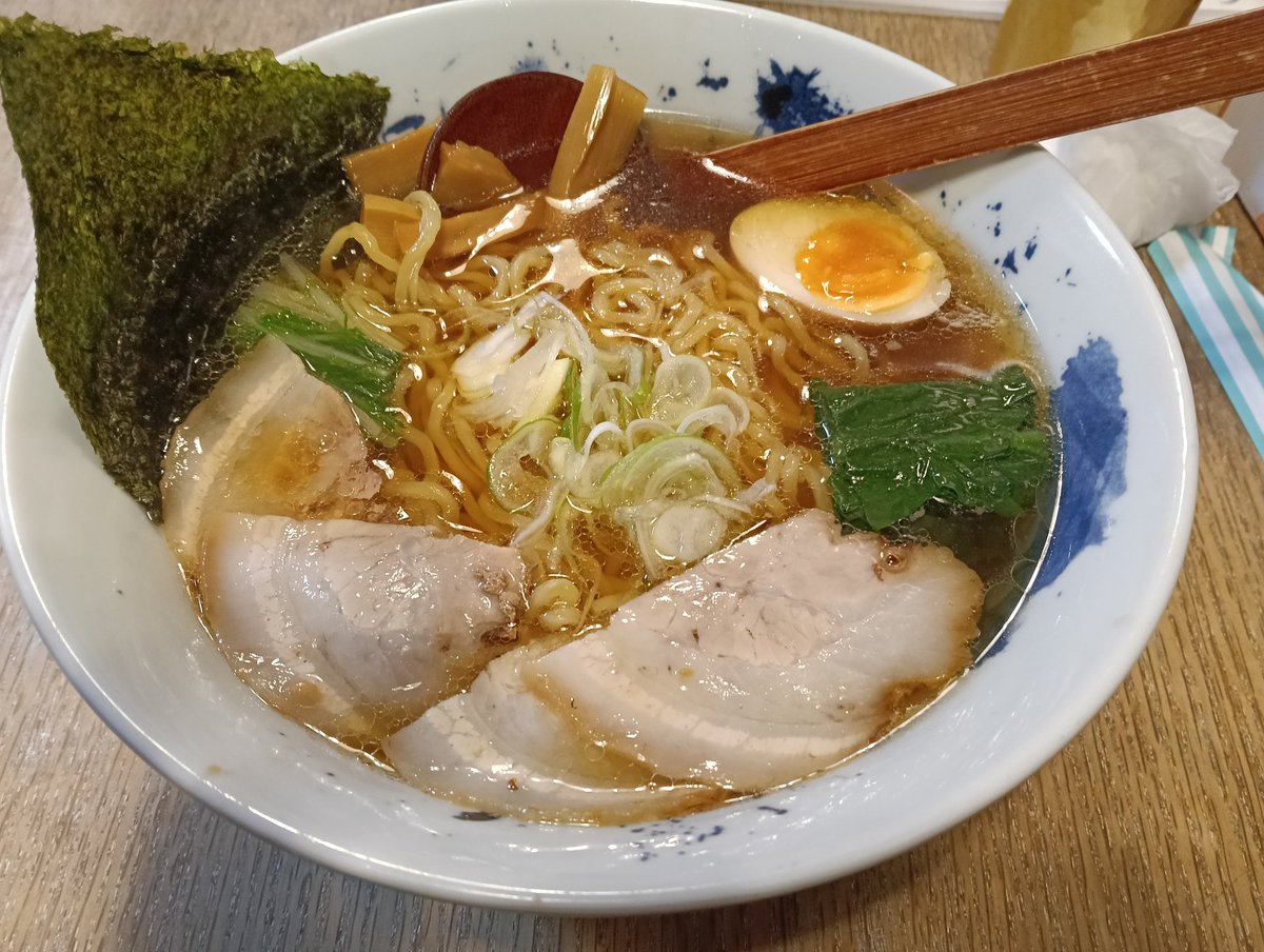 KoshiTweet's tweet photo. 昨日は温泉地の地元の方が集まる系ラーメン屋さんで飲んでました！めっちゃ美味かった https://t.co/RAnu42vMqt