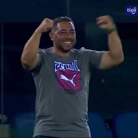 Ganó todos sus partidos que dirigió. 
Efectividad: 100%
No lo toquen más, carajo!