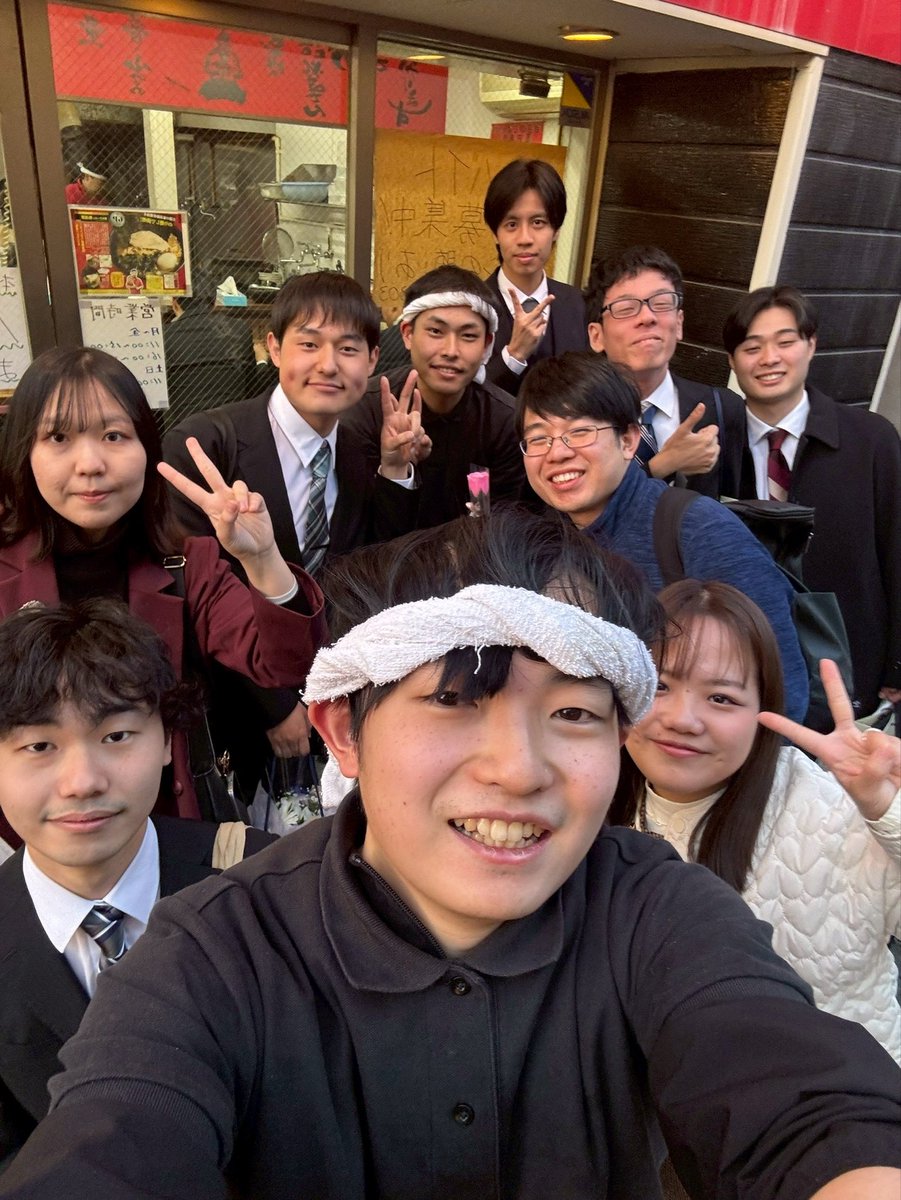 kyoudouya's tweet photo. 🎉近畿大学卒業式🎉
卒業生の皆さんおめでとう御座います🎉
沢山来てくれて感無量でした
これからは社会人として
頑張って下さい👍
またいつでも遊びに来てね😊 https://t.co/jKPdRIv8jZ