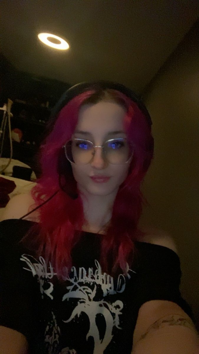 UrPinkGhost's tweet photo. Little late game playing sesh🎮 https://t.co/pCApKGKscQ