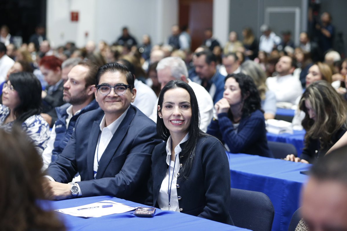 Laura Esquivel tweet media