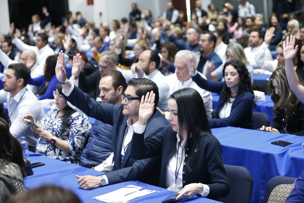 Laura Esquivel tweet media