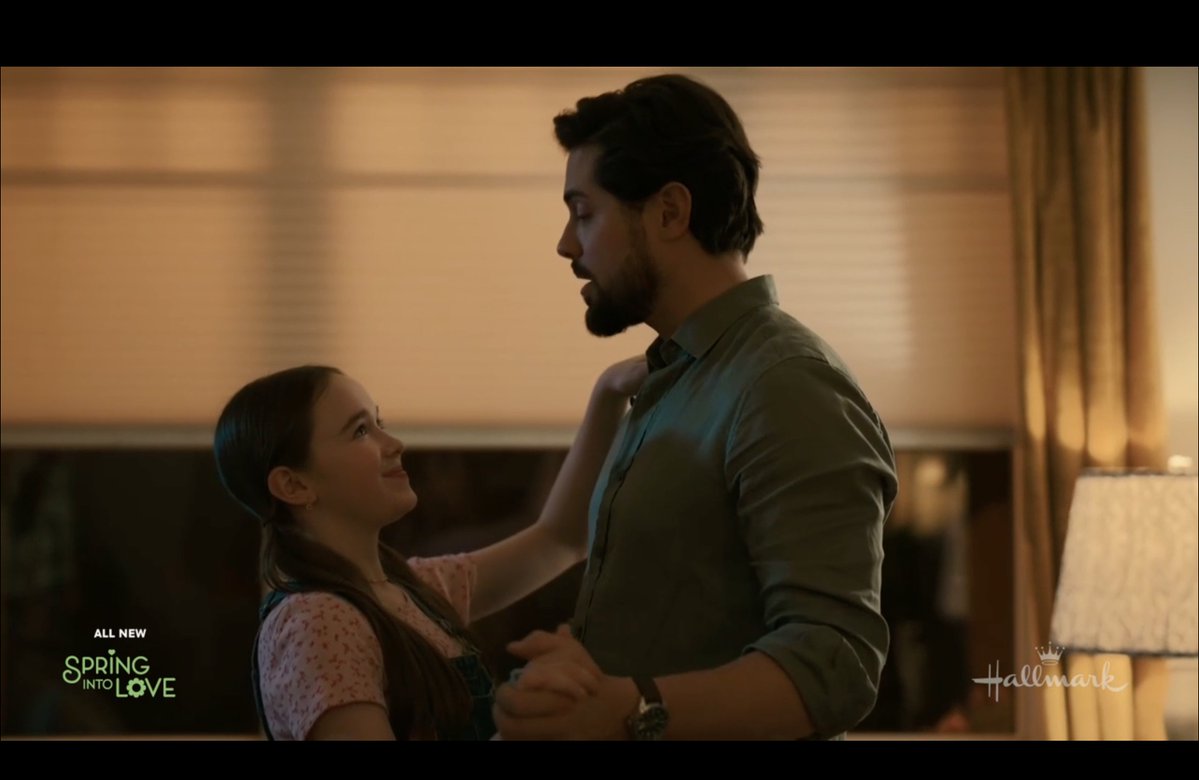BucasLouchard's tweet image. im dying. he's teaching her how to slow dance.

best dad ever.

#TwoForTee #ChrisMcNally
@MichelleVicary @Hallmarkchannel
@ChrisMcNally_ @JanelParrish