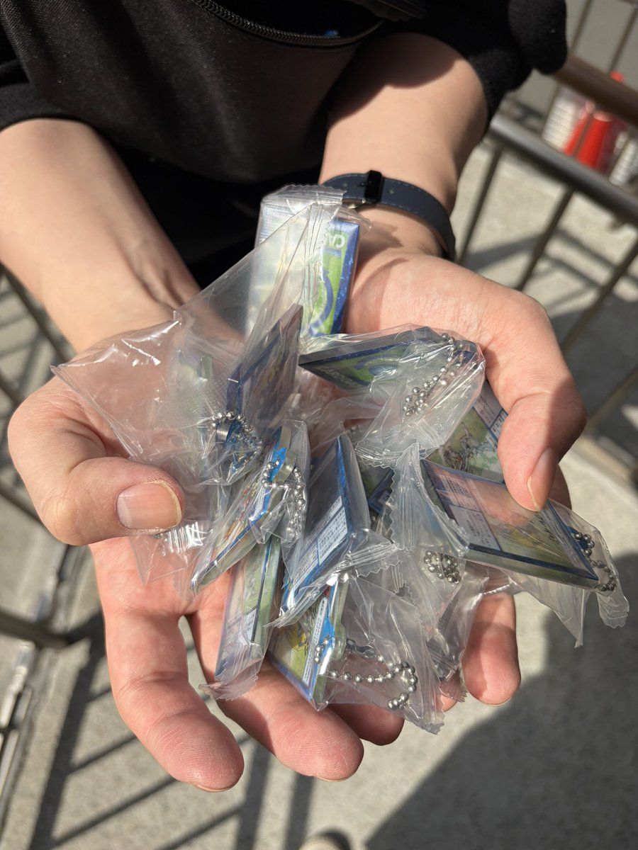 パカス tweet media