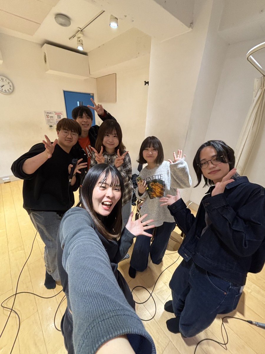 アコ tweet media