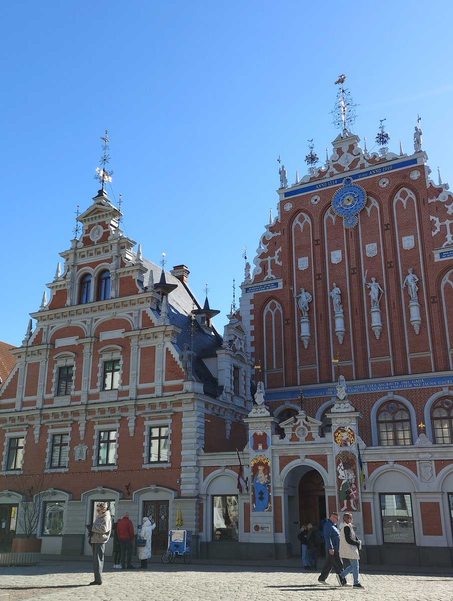 清水真理  作品集発売中。 tweet media