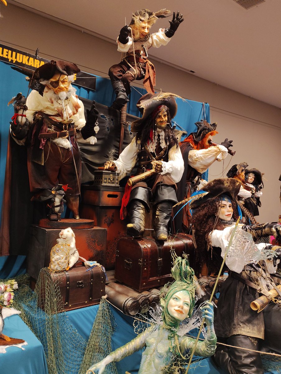 清水真理  作品集発売中。 tweet media