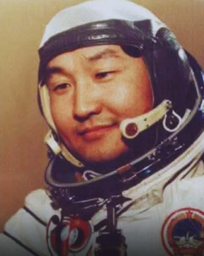 Ч ИДЭРБАЯР tweet media