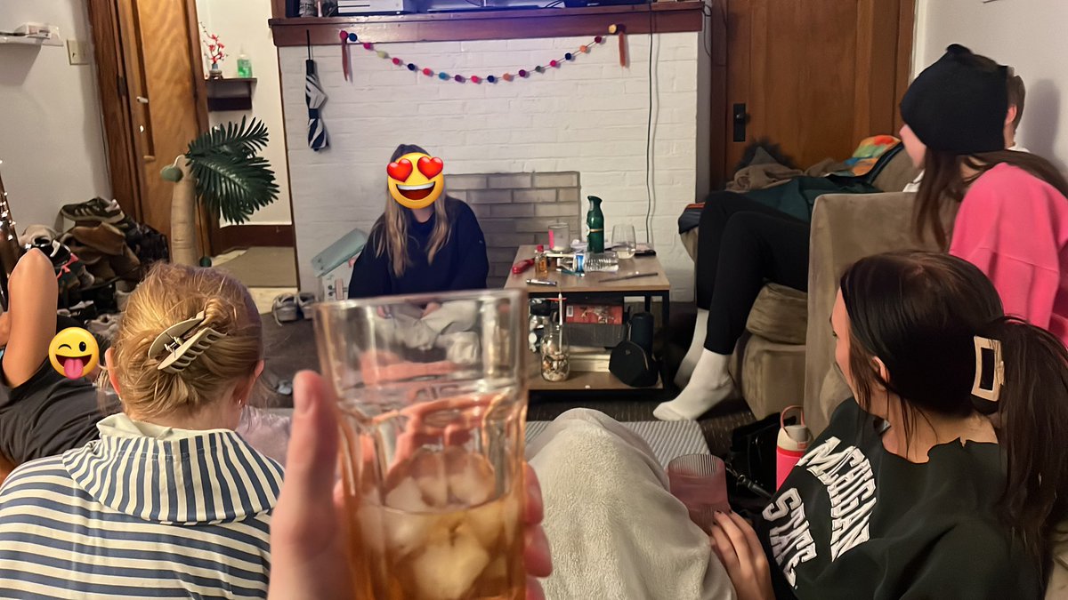 Ron_Mexico22's tweet photo. Anyone boozin? #TheArticle #KeepDancing https://t.co/6SMZzy1Upv