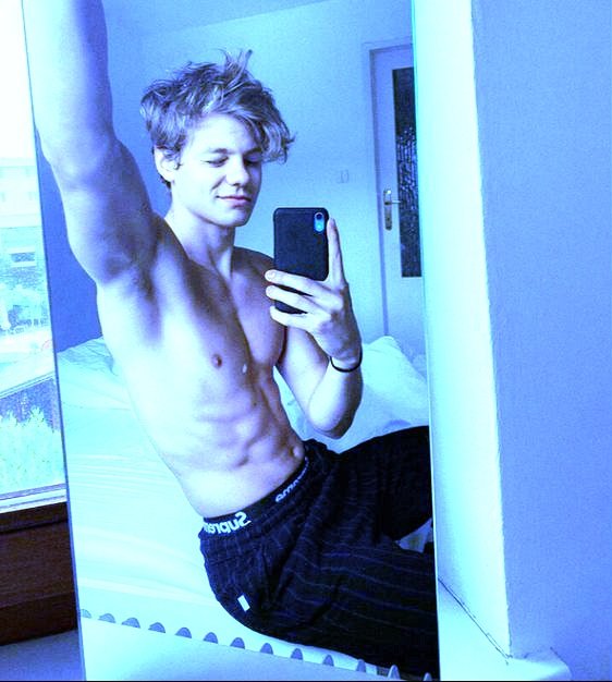 𝑜𝑟𝑖𝑜𝑛 tweet media