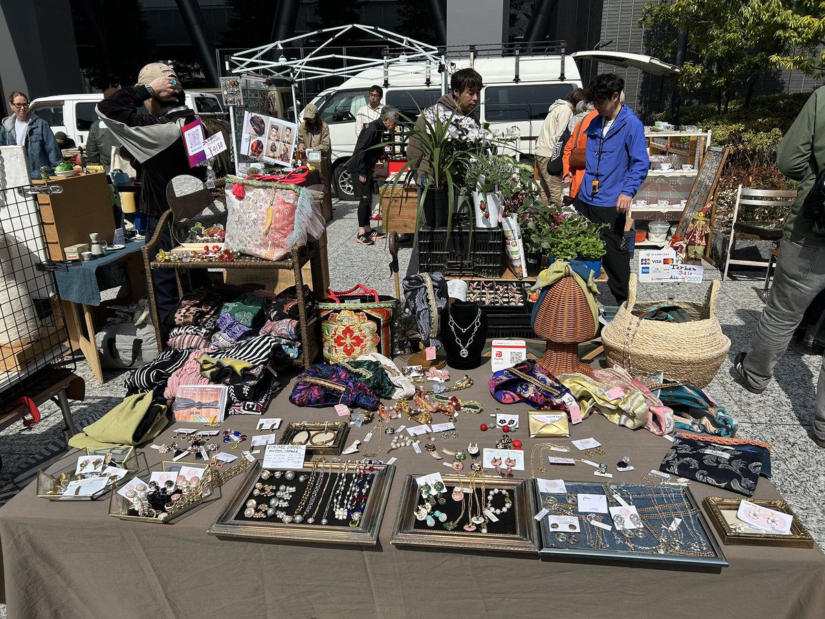 CatwalkBijoux's tweet image. 本日は、渋谷蚤の市に出店してまーす。
10-16時までK-25ブースにおります。
皆様のお越しをお待ちしております。
#catwalkbijoux#koenji#ハンドメイドアクセサリー#渋谷蚤の市#アンティークマーケット