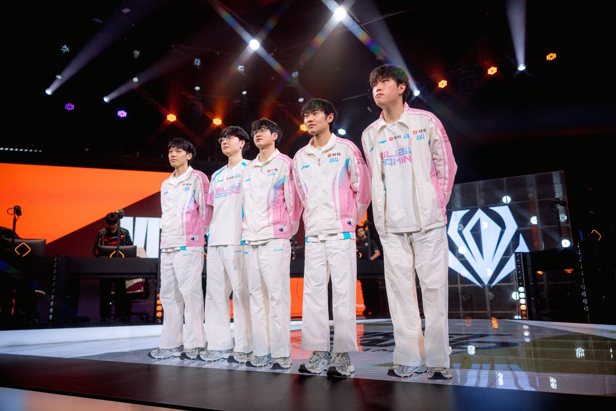 zzrepiv's tweet photo. lolesports flickr BLG🩵🩷 https://t.co/YQHKLTSY5J