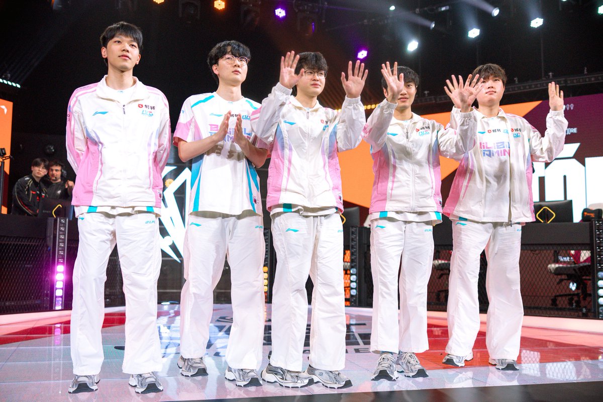zzrepiv's tweet photo. lolesports flickr BLG🩵🩷 https://t.co/YQHKLTSY5J