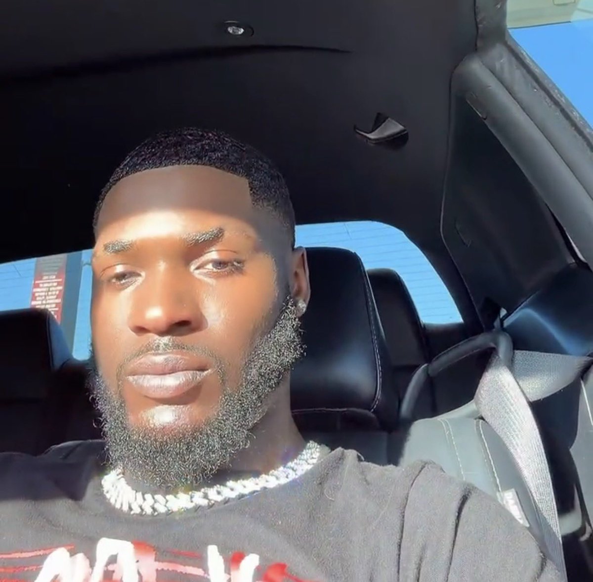 𝒵ℰℰ’ tweet media