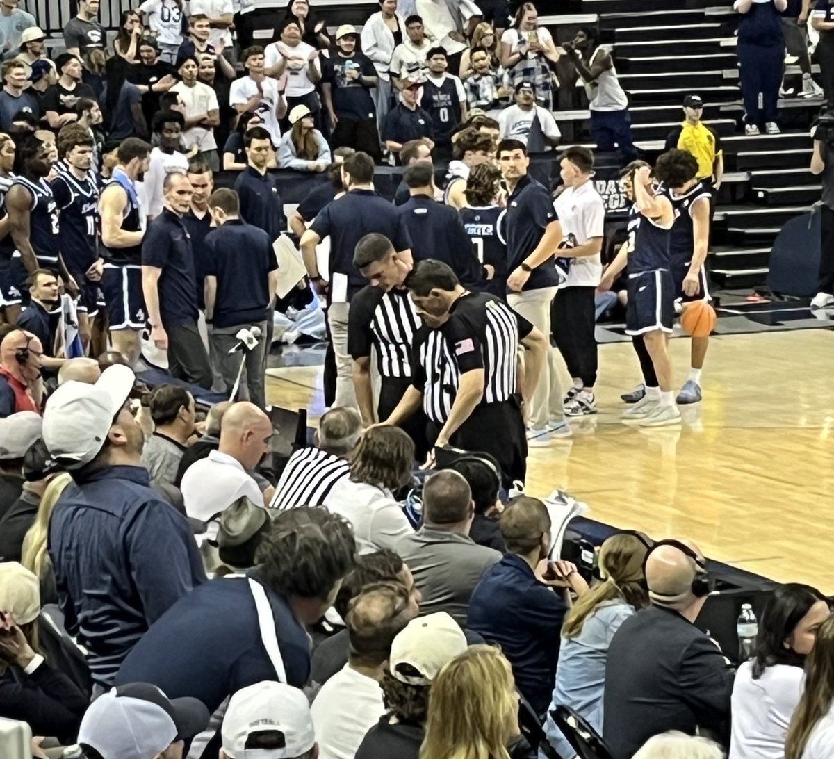 nvpack89519's tweet photo. Official #Drink2 🥃🥃
NV 27 - Liberty 21 with 5 min to play in the half @GeoffGrammer https://t.co/ud19eDYvbV