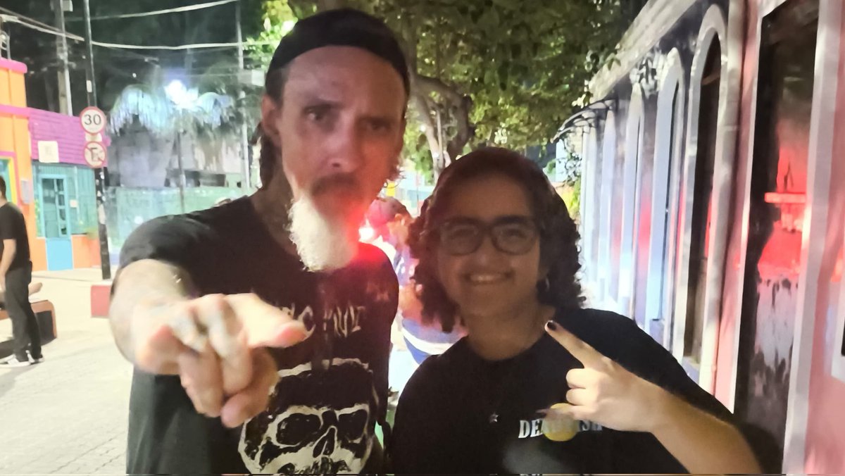 XWHATS3RNAME's tweet photo. Eu quando sou a Sunnie do Dead Fish e encontro todos os membros do Dead Fish no pós-show (todos eles sempre muito queridos) tamo junto valeuuuu https://t.co/GRSFQDvIHE