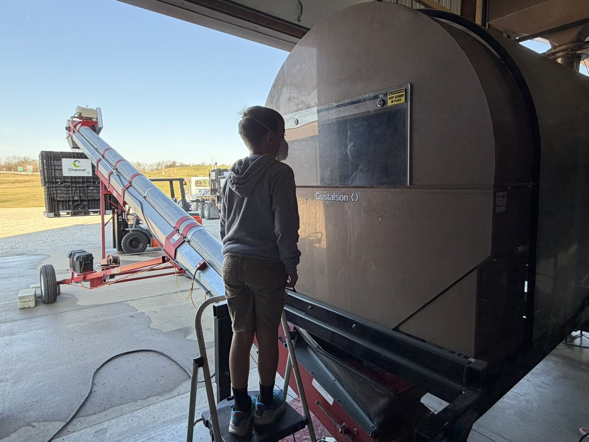 AllianceAgSolu1's tweet image. #Plant2026 is right around the corner.  

Connor was a HUGE help treating @ChannelSeed soybeans today.  

Hope everyone has a safe and successful planting season! 🌱

#ChannelEdge @Channel_MO @Bayer4CropsUS